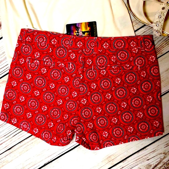 NWT Stretchy Comfort BEBOP Medallion Shorts - Picture 4 of 8